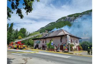 Haute-Savoie. Traffic jams on the RD1508: Fire at a Sillingy restaurant