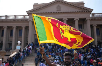 Police use tear gas: Sri Lanka declares a state of emergency after the president flees
