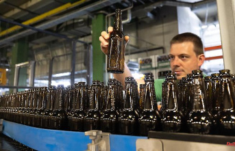 Brewers fear bottle bottlenecks: gas crisis threatens to restrict beer production
