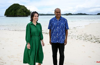 Between G20 and Japan on Palau: Baerbock visits the endangered paradise barefoot