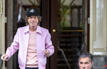 Hen party crashed: Mick Jagger gives the bride a special moment