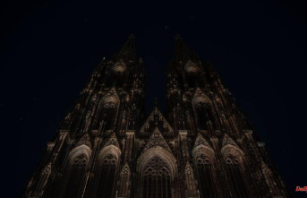 North Rhine-Westphalia: Even without lights, the cathedral keeps a close eye on the people of Cologne