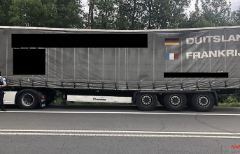 North Rhine-Westphalia: Police withdraw damaged semitrailer from traffic