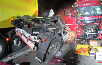 North Rhine-Westphalia: truck driver seriously injured in an accident with three trucks