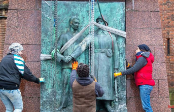 Mecklenburg-Western Pomerania: Stralsund Soviet obelisk gets relief back