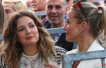 Best friends since the 80s: Drew Barrymore swarms with Cameron Diaz