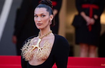 "Pulled out" of family: Bella Hadid misses her Muslim culture