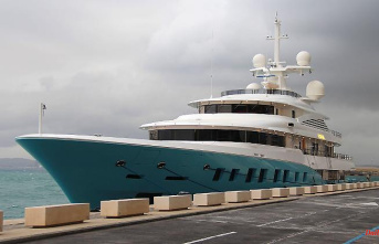 Bidders hope for bargains: oligarch super yacht "Axioma" is foreclosed on