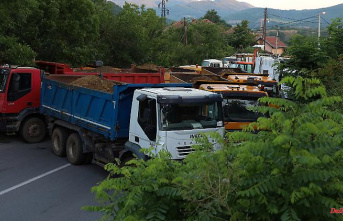 Situation at the border calms down: barricades in northern Kosovo are being dismantled