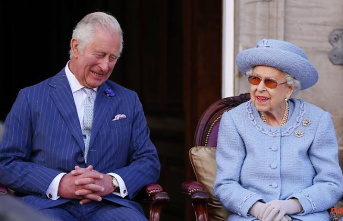 Is she bad?: Prince Charles visits the Queen every day
