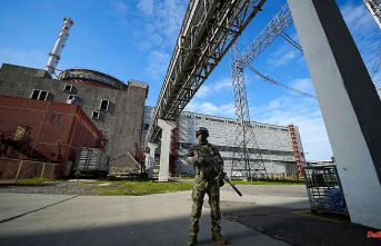 Area allegedly full of mines: bombed nuclear power plant shuts down partially