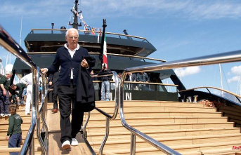 Celebrity holiday island on fire: fashion designer Armani saves himself on his yacht