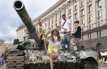 "Ukraine trolls Moscow": Kyiv organizes "military parade" with Russian tanks
