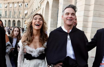 "He gave me his blessing": Ayda Field Williams shows Robbie without a cover