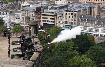 Dozens of units involved: 96 gun salutes for the Queen - across the country
