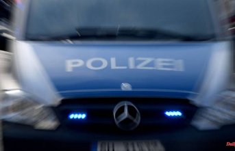 North Rhine-Westphalia: car drives into stop and catches fire: seriously injured