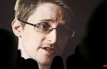 US whistleblower lives in exile: Putin gives Snowden Russian citizenship