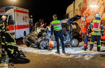 Crushed by 40-ton truck: family of four dies in collision with truck