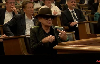 Panic rocker shows stinky fingers: AfD wants to report Udo Lindenberg