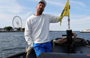 Mecklenburg-Western Pomerania: Rapper Marteria gives away fish rolls to his fans