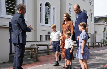 School enrollment of the children: William travels to Scotland without Kate