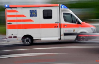 Mecklenburg-Western Pomerania: accident with truck and bus: a person in mortal danger