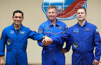 In times of war: Russians and Americans fly together to the ISS