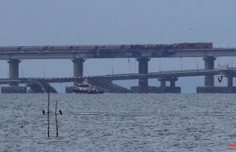 After a detonation on the Crimean bridge, divers should check the damage caused by the explosion