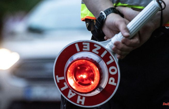 Baden-Württemberg: Drunk truck driver causes a rear-end collision