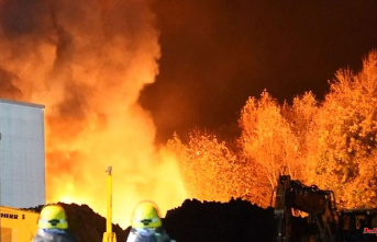 Baden-Württemberg: Several explosions: Extension of a company hall on fire