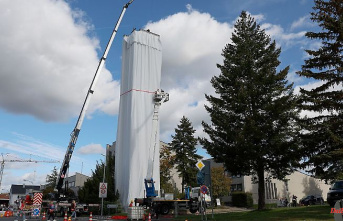 Bavaria: Pupils wrap a church tower as an art project