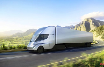 First vehicles go to Pepsi: Tesla starts production of electric truck semi