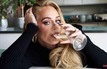 Video for "I Drink Wine": Adele splashes, sings and drinks