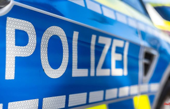 Bavaria: part of the sofa falls on a civilian patrol car: a police officer is injured