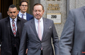 "Don't remind me": Kevin Spacey denies abuse allegations