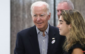 Close relationship with Natalie: Biden leads granddaughter to the first ballot
