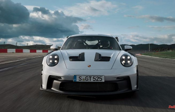 A street car, quite coincidentally: Porsche 911 GT3 RS - the radical racing machine