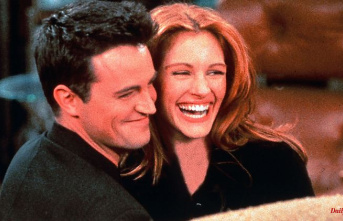 'Sent her red roses': Matthew Perry admits secret romance with Julia Roberts