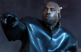 "White Lives Matter": Kanye West grabs the toilet again