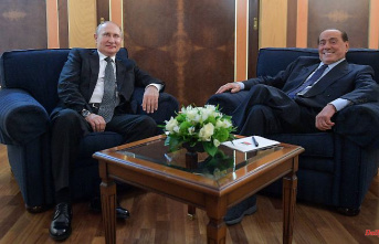 Vodka, wine and "sweet letters": Berlusconi: I'm in contact with Putin again