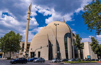 Triumph of political Islam?: "Allahu akbar": muezzin calls from the Cologne mosque from today