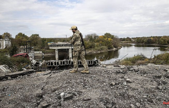 "No Chance to Escape": Ukraine: Control all Dnipro Bridges with HIMARS