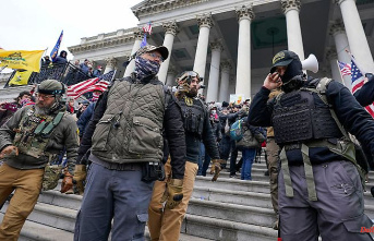 Oath Keepers trial: Lawyer portrays militia as 'peacekeeping force'