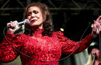 Country singer Loretta Lynn has died at the age of 90