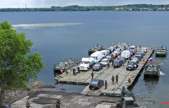 Escape route for Putin's troops?: Russians build floating bridge at Cherson