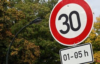 North Rhine-Westphalia: speed limits because of dark gas lanterns: criticism from ADAC