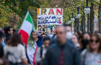 Another attack in Berlin: a man threatens Iranian demonstrators with a knife