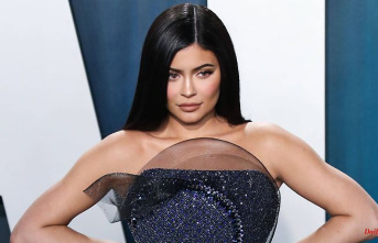 After confusion about names: Kylie Jenner shows her son