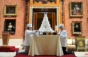 Eleven years after the royal wedding: William and Kate's piece of cake was auctioned off