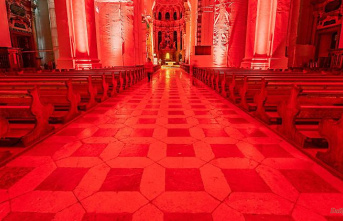 Bavaria: Out of solidarity with persecuted Christians: Cathedral glows red